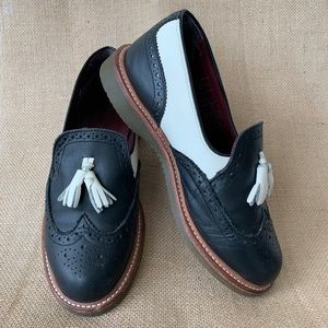 Dr Martens - Phyllis - wingtip brogue